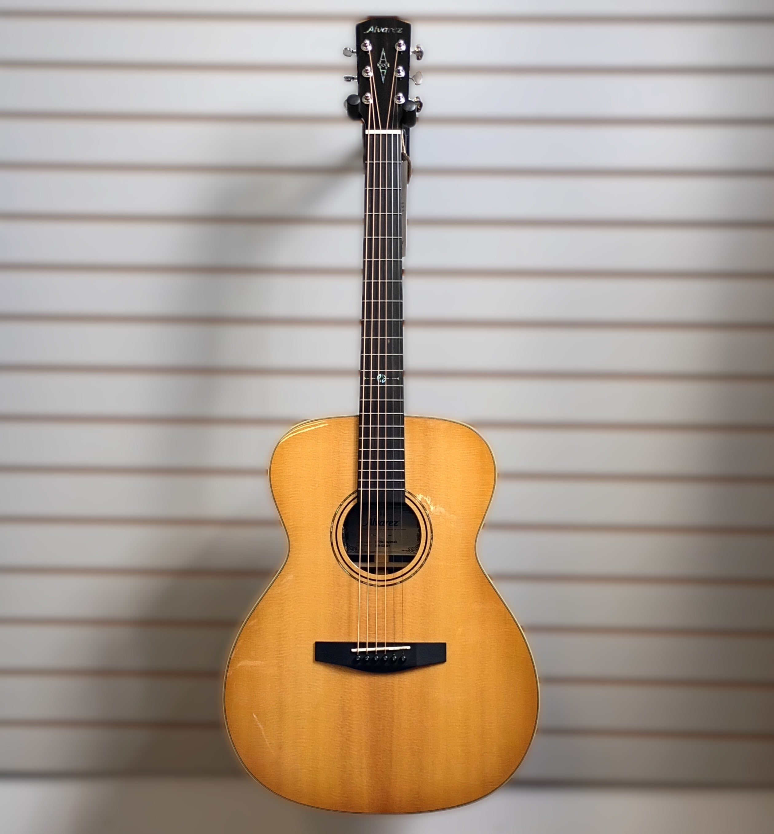 Alvarez LF70e Daybreak Laureate OM Acoustic